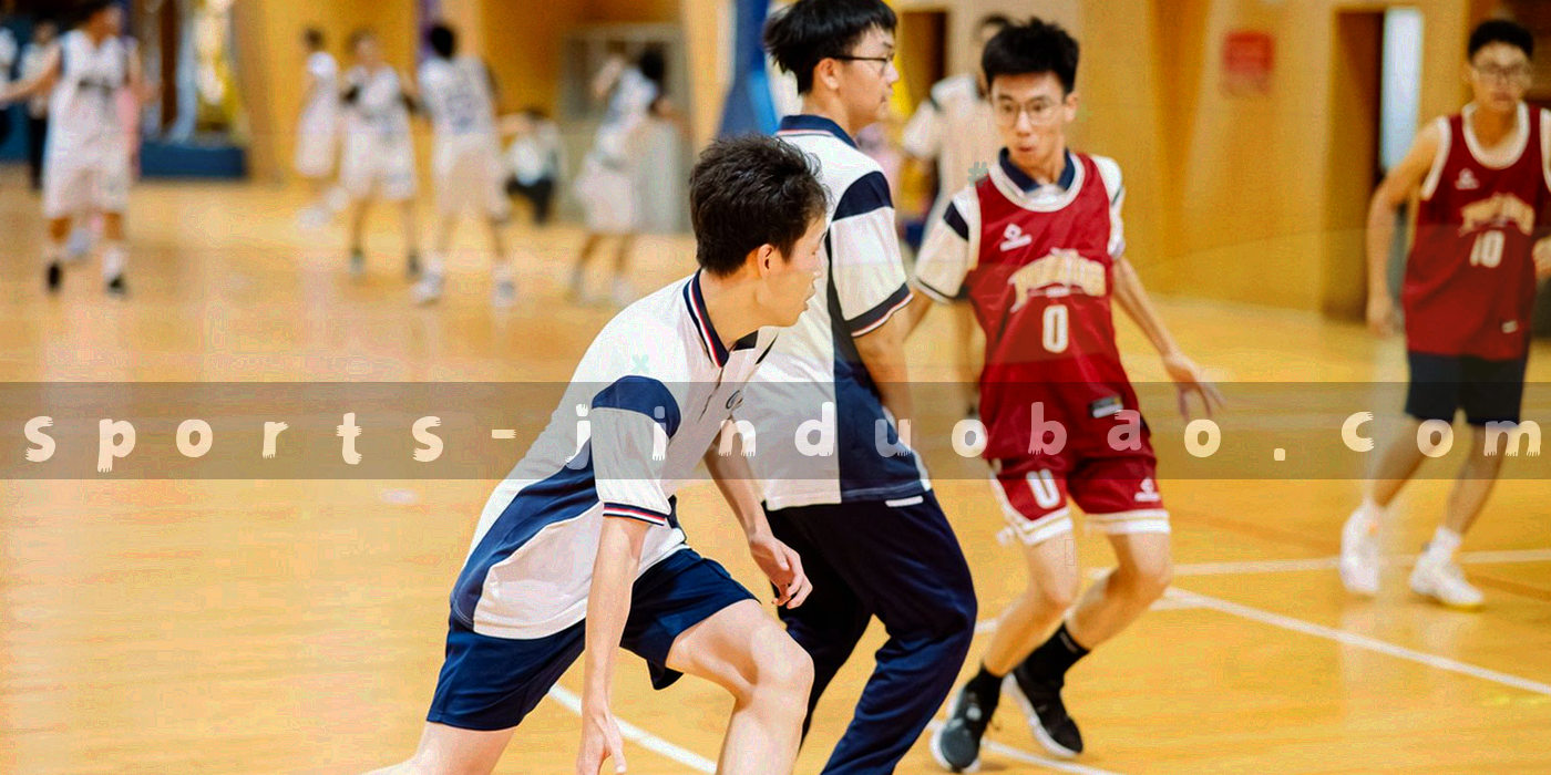 冷蓝底色上的抽象网格与金色刻度细线交叉纹理